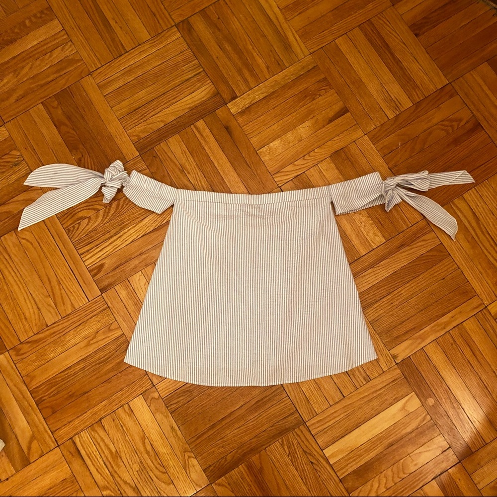 Blue seersucker off-the-shoulder top - NWT